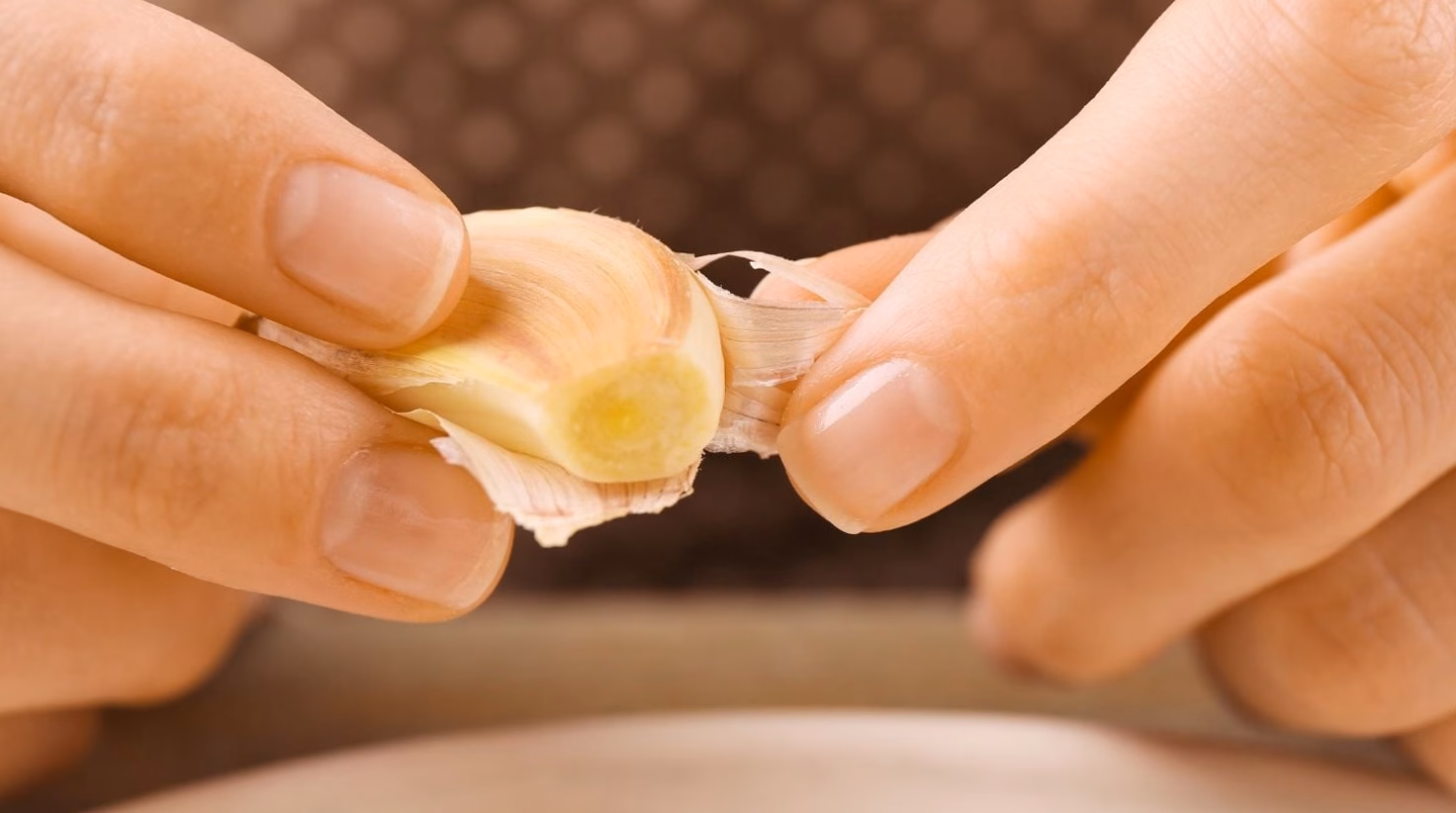 Huile de jojoba pour la peau : bienfaits et utilisations